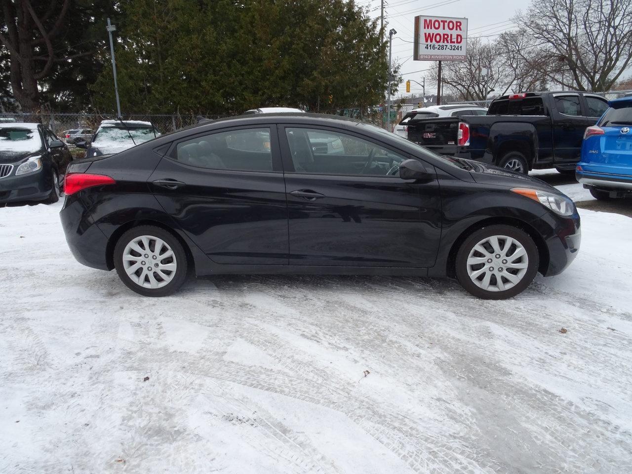 2012 Hyundai Elantra GL - Photo #5