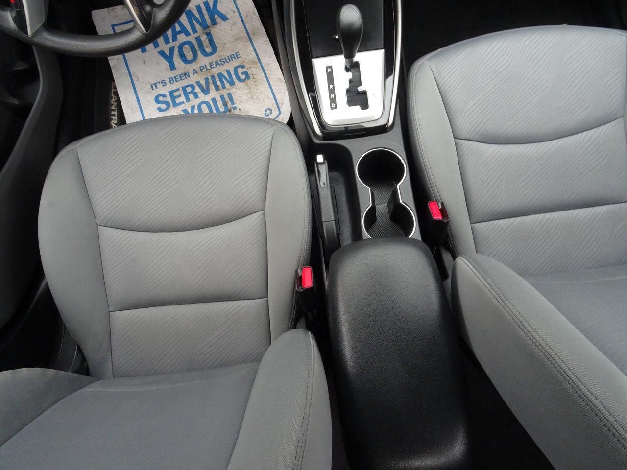 2012 Hyundai Elantra GL - Photo #11