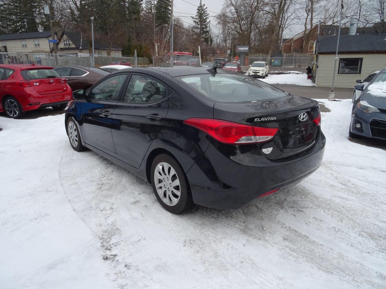 2012 Hyundai Elantra GL - Photo #8