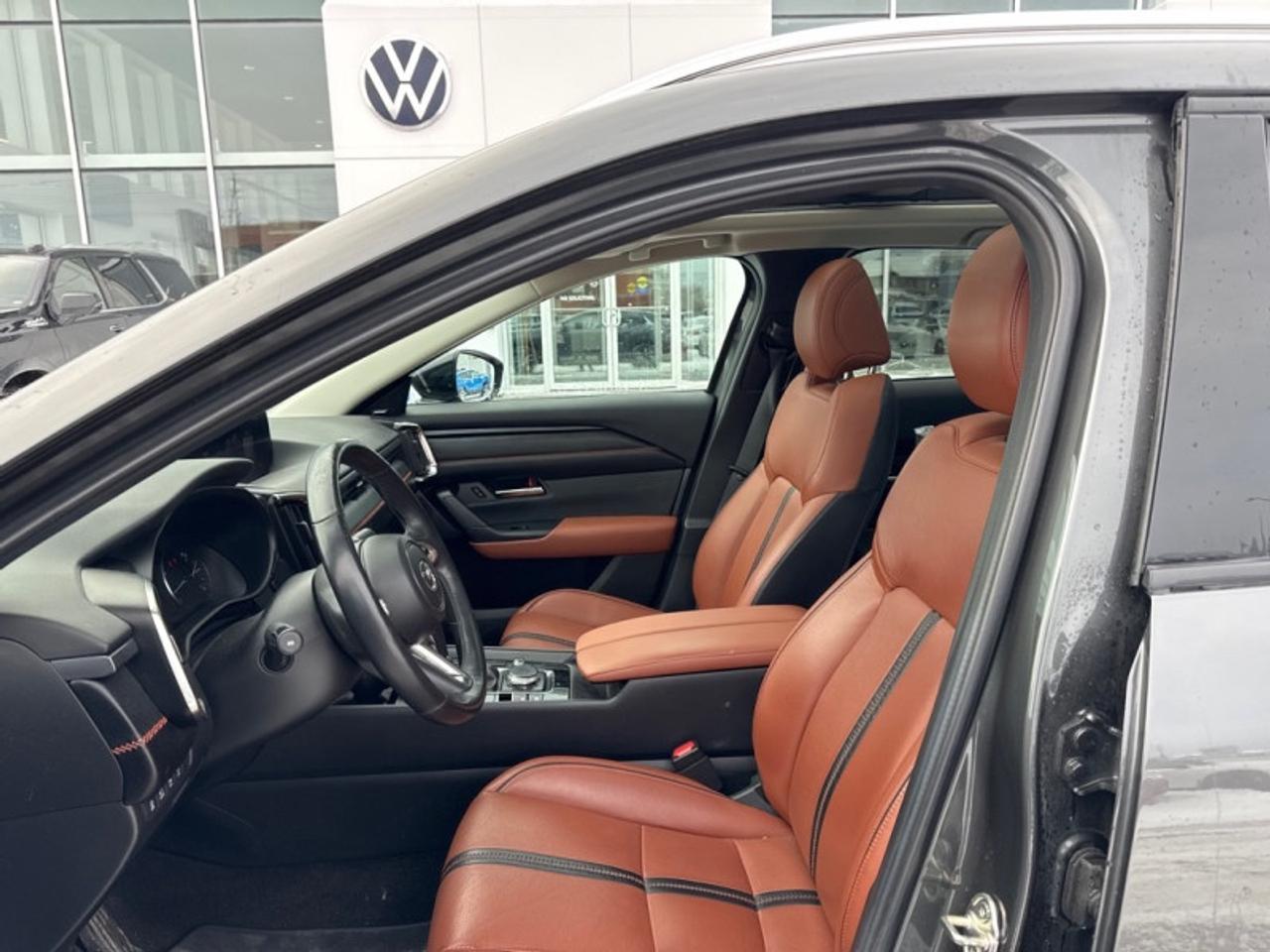 2024 Mazda CX-50 GT  -  Sunroof -  Cooled Seats Photo