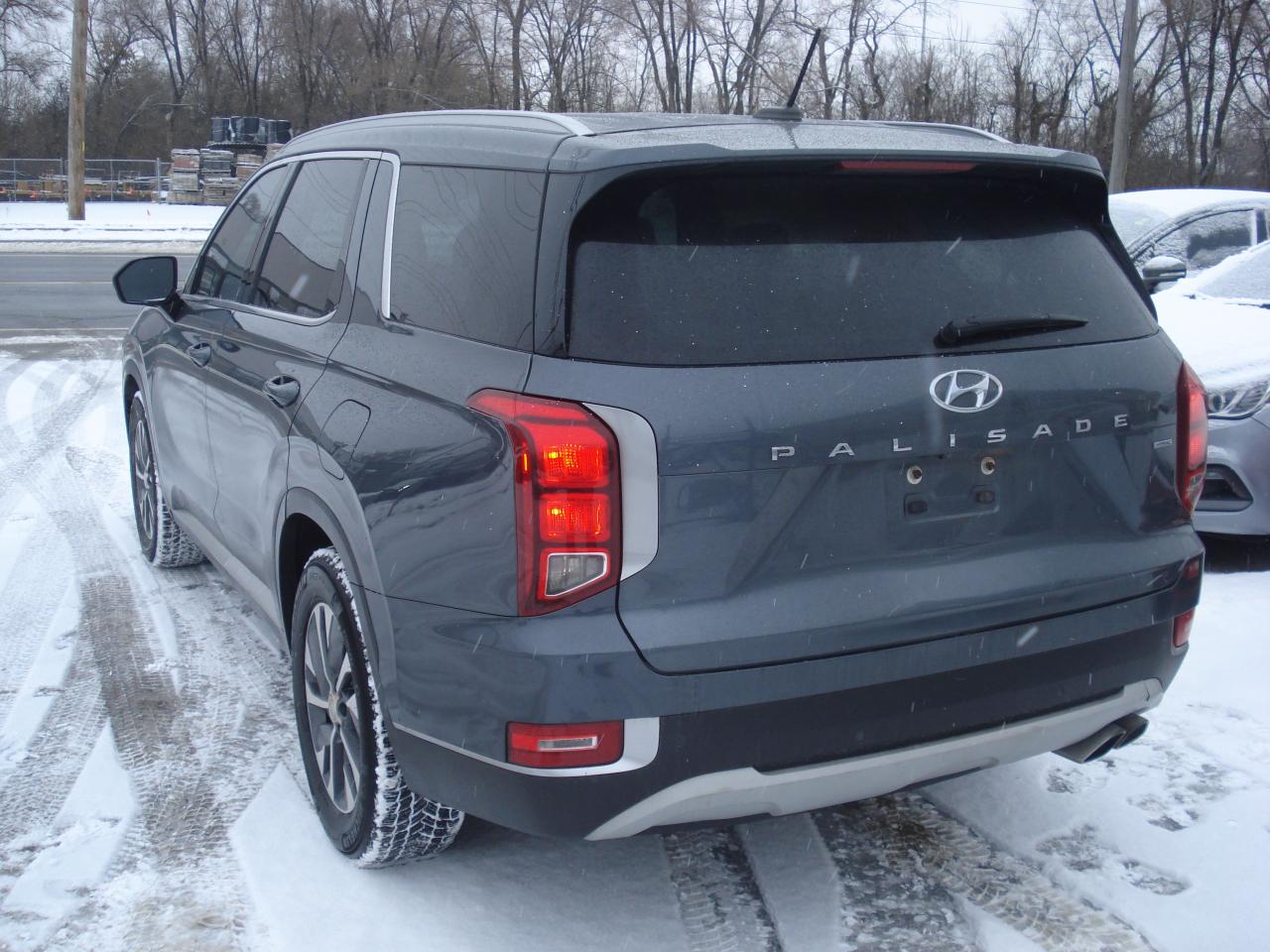 2021 Hyundai PALISADE Essential 8-Passenger AWD Photo