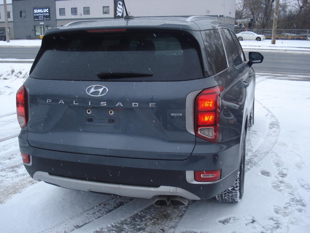 2021 Hyundai PALISADE Essential 8-Passenger AWD Photo4