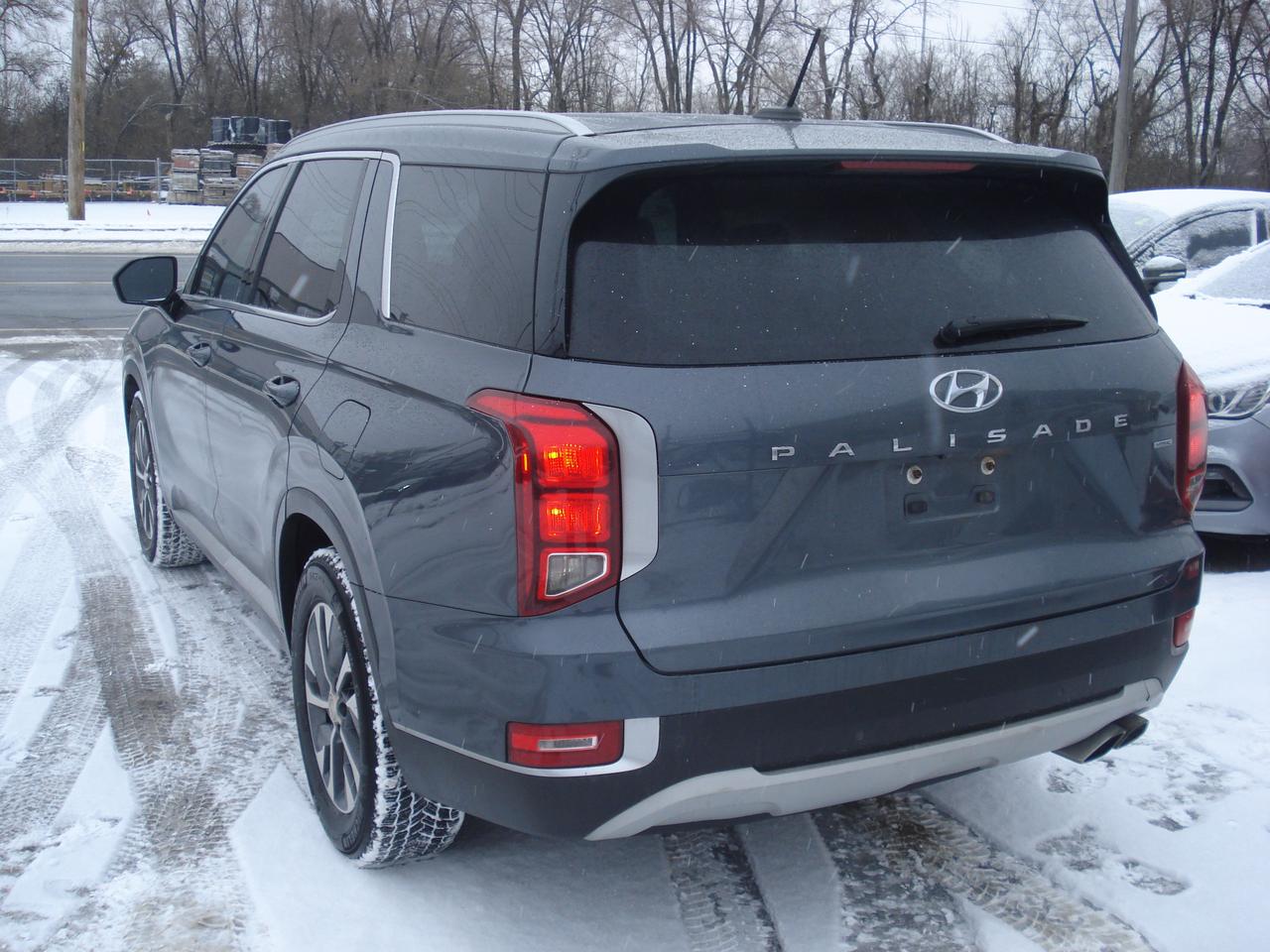 2021 Hyundai PALISADE Essential 8-Passenger AWD Photo