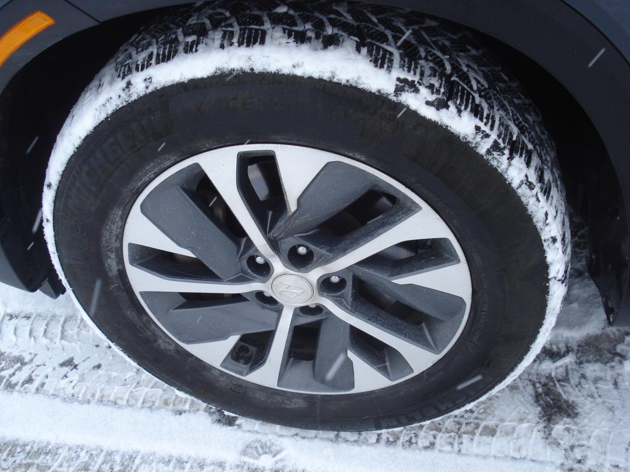 2021 Hyundai PALISADE Essential 8-Passenger AWD Photo