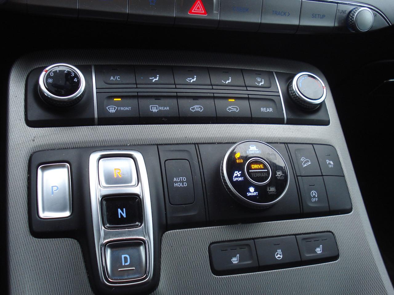 2021 Hyundai PALISADE Essential 8-Passenger AWD Photo