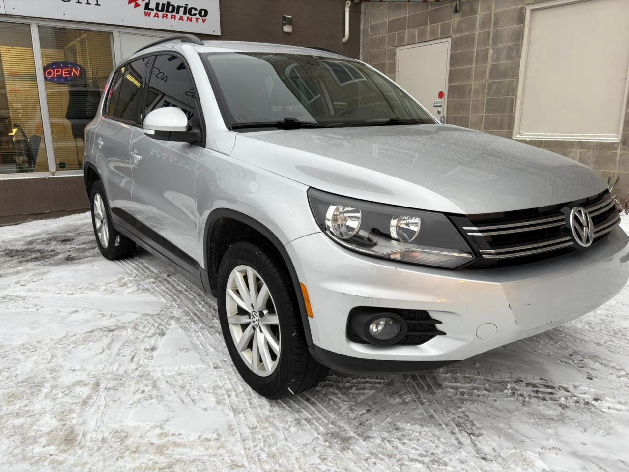 Used 2017 Volkswagen Tiguan 4MOTION 4dr Wolfsburg Edition for sale in Calgary, AB