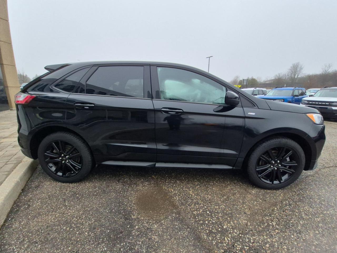 2024 Ford Edge ST-LINE, AWD, PANO ROOF! COLD WEATHER PACKAGE! Photo