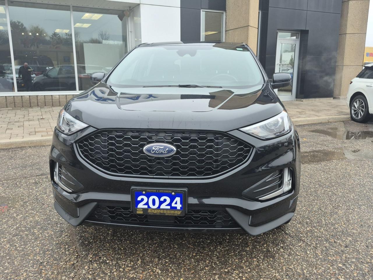 2024 Ford Edge ST-LINE, AWD, PANO ROOF! COLD WEATHER PACKAGE! Photo