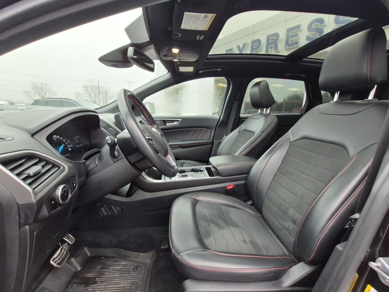 2024 Ford Edge ST-LINE, AWD, PANO ROOF! COLD WEATHER PACKAGE! Photo