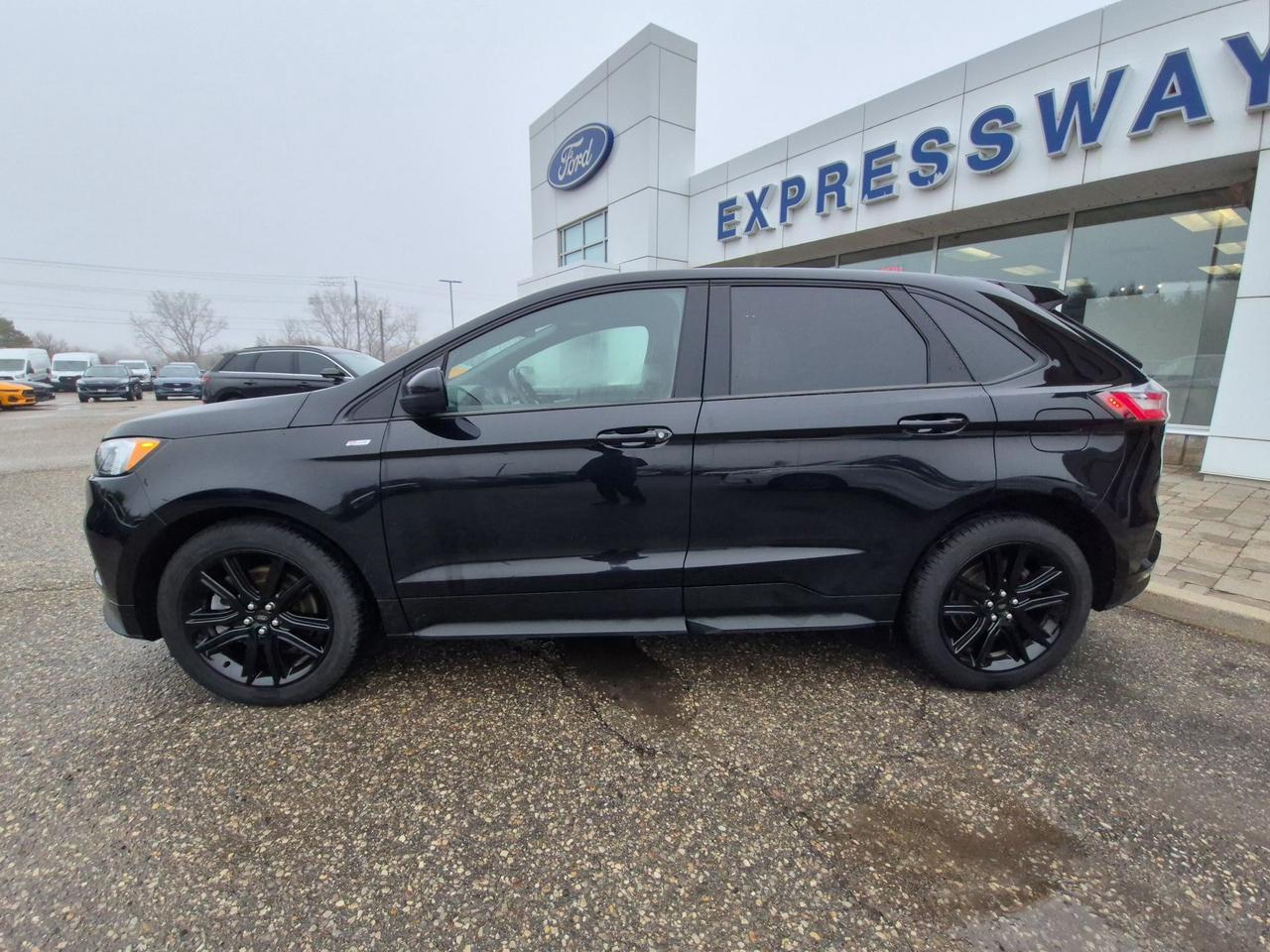2024 Ford Edge ST-LINE, AWD, PANO ROOF! COLD WEATHER PACKAGE! Photo