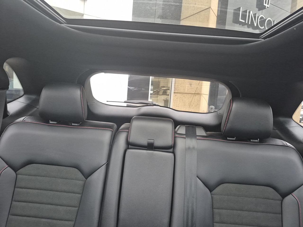 2024 Ford Edge ST-LINE, AWD, PANO ROOF! COLD WEATHER PACKAGE! Photo