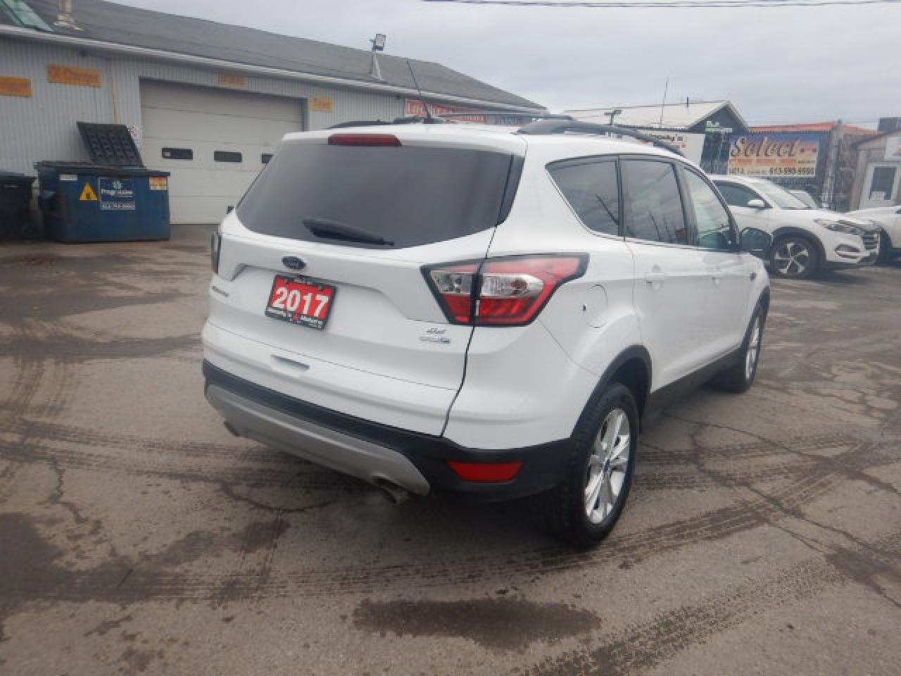2017 Ford Escape SE Photo