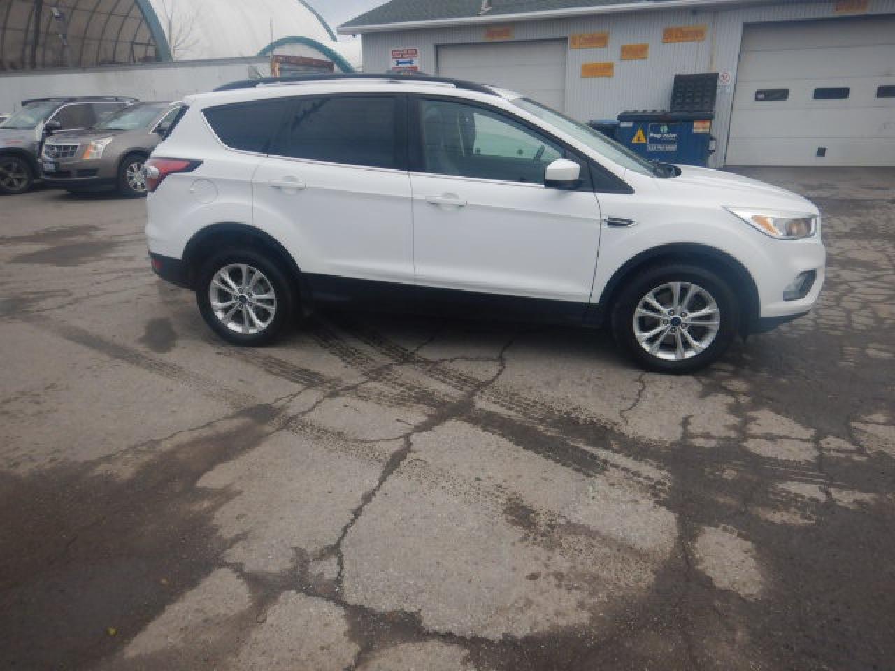 2017 Ford Escape SE Photo3