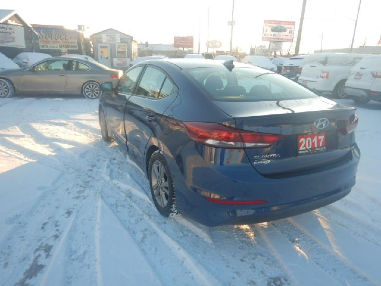 2017 Hyundai Elantra GL Photo