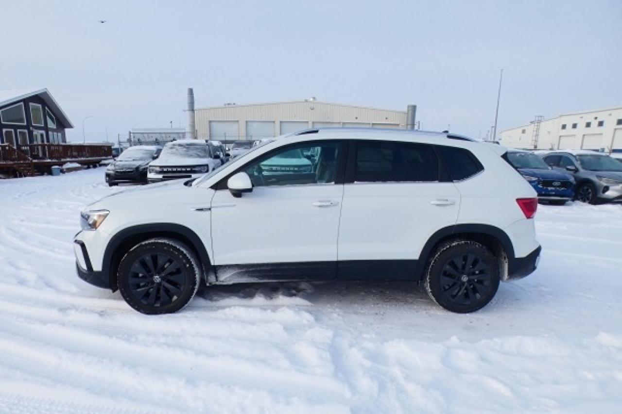 2024 Volkswagen Taos Comfortline FWD w/Htd cloth, pano S/R, BUC