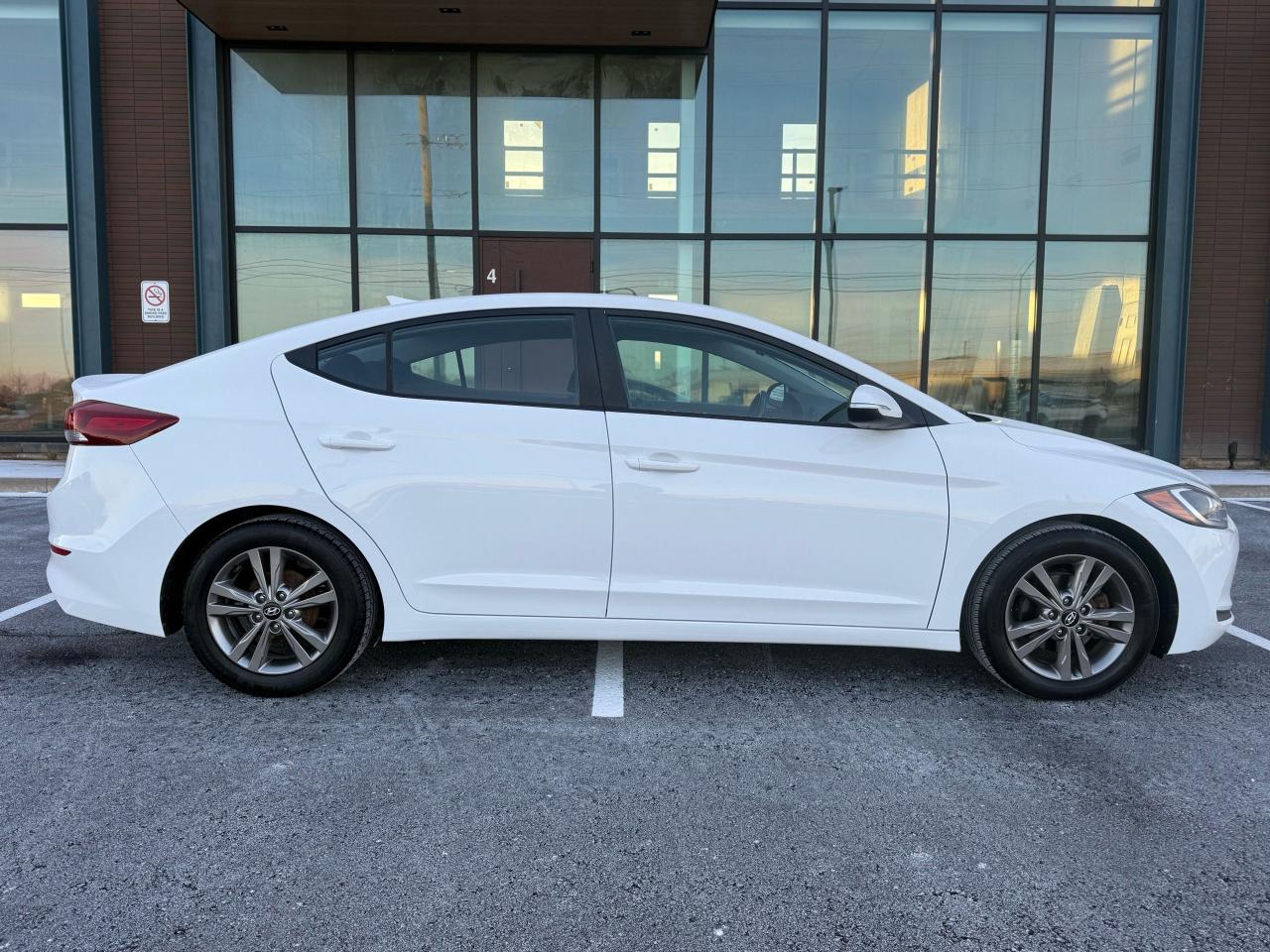 2018 Hyundai Elantra SEL Photo3