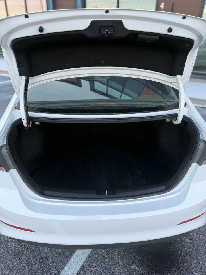 2018 Hyundai Elantra SEL Photo