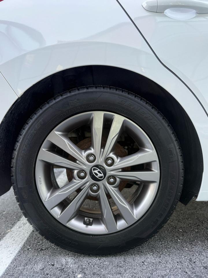 2018 Hyundai Elantra SEL Photo