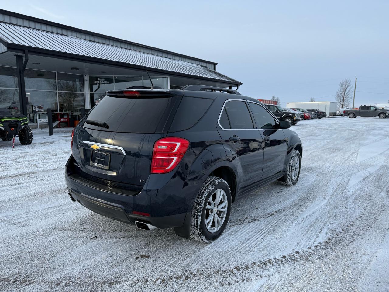 2017 Chevrolet Equinox LT Photo3