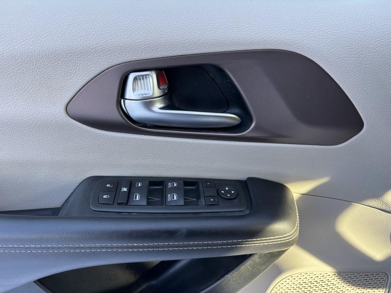 2022 Dodge Grand Caravan SXT ~NO ACCIDENTS~ Photo