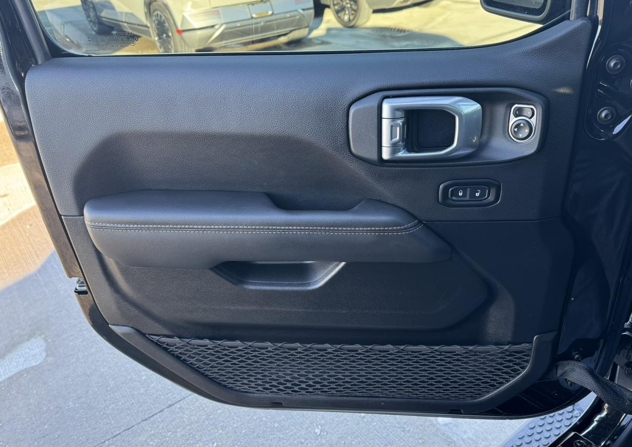 2023 Jeep Wrangler High Altitude 4 Door 4x4 SKY Power TOP! Photo