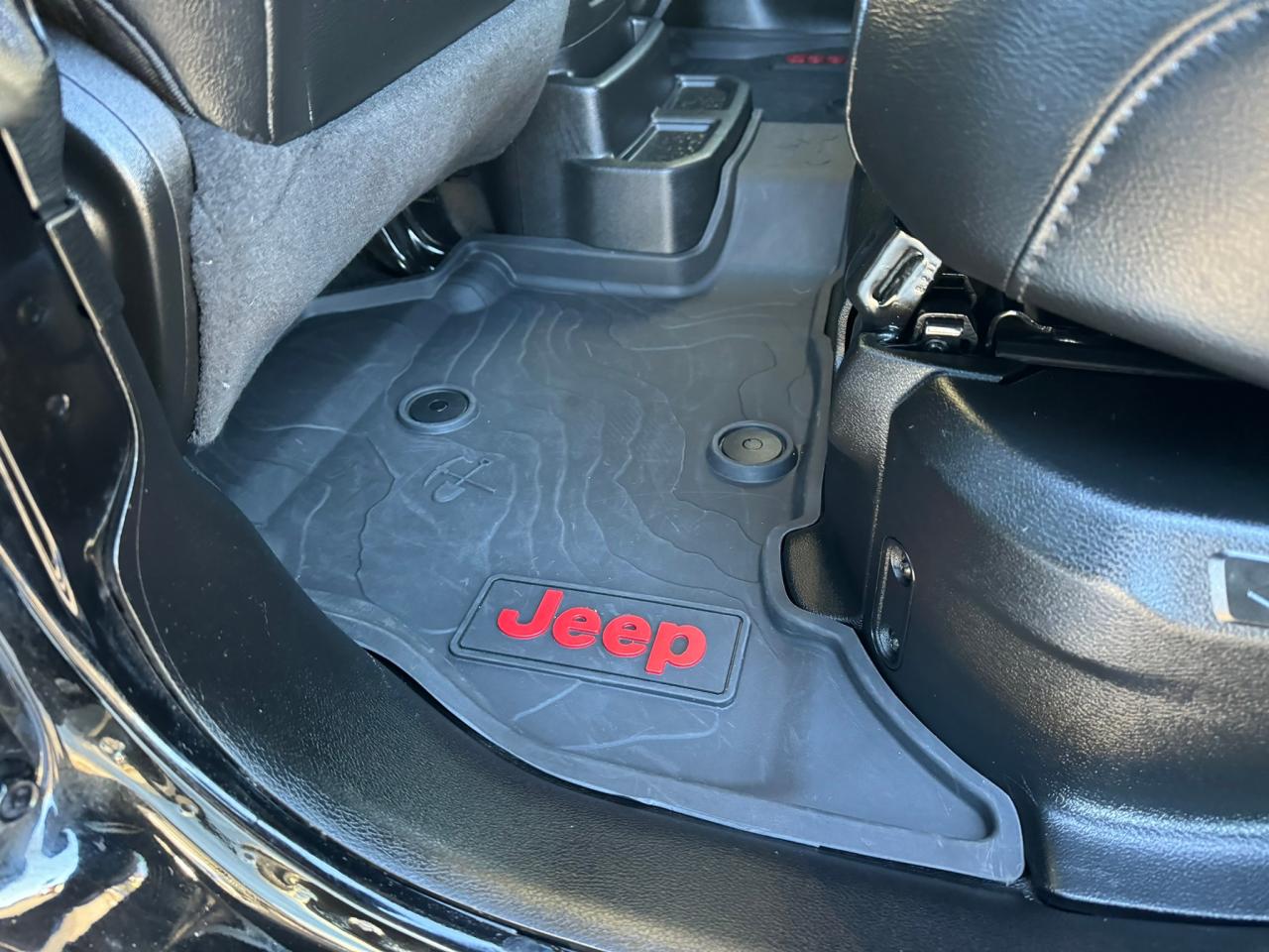 2023 Jeep Wrangler High Altitude 4 Door 4x4 SKY Power TOP! Photo