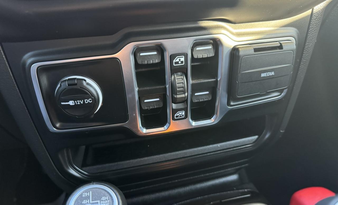 2023 Jeep Wrangler High Altitude 4 Door 4x4 SKY Power TOP! Photo