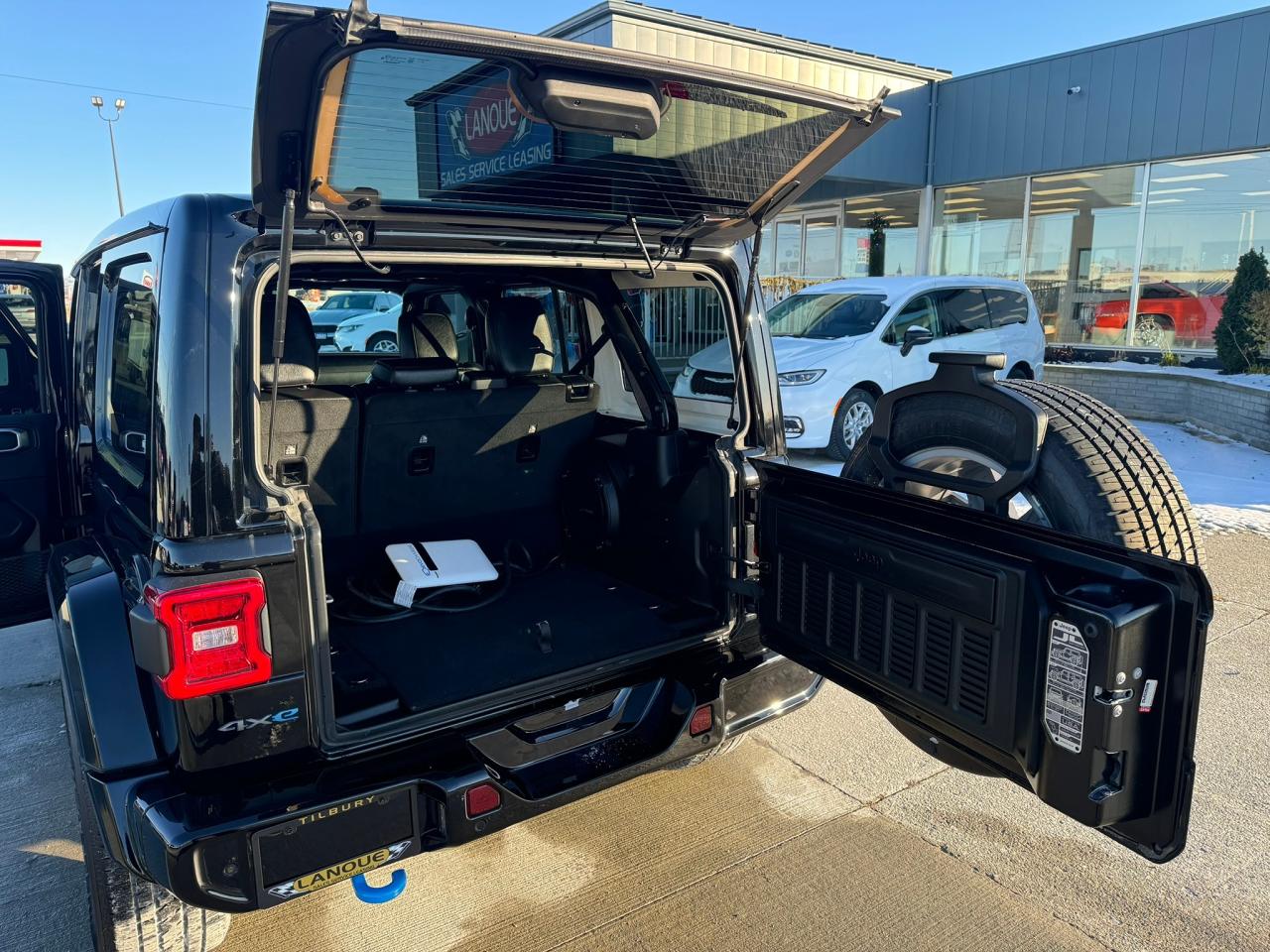 2023 Jeep Wrangler High Altitude 4 Door 4x4 SKY Power TOP! Photo