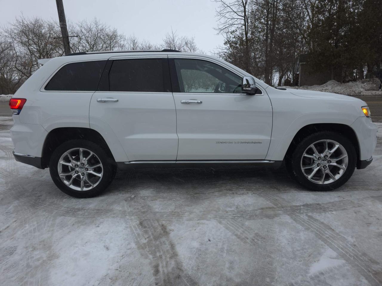2016 Jeep Grand Cherokee Summit 4X4! 5.7L HEMI! LOW KMS! Photo