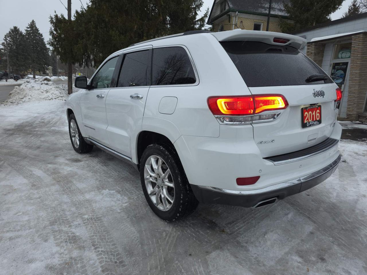 2016 Jeep Grand Cherokee Summit 4X4! 5.7L HEMI! LOW KMS! Photo