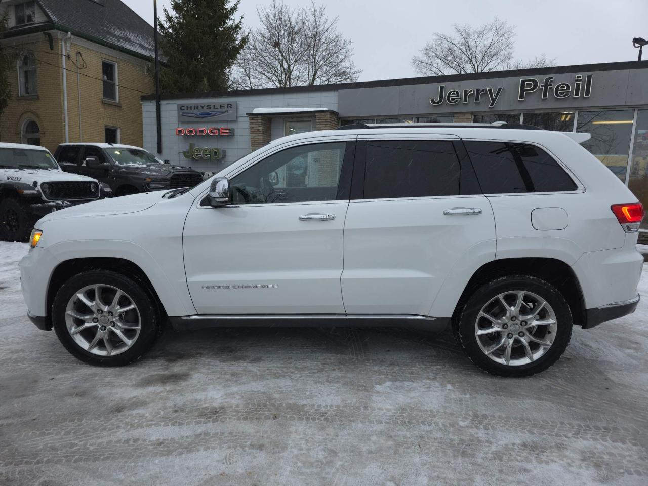 2016 Jeep Grand Cherokee Summit 4X4! 5.7L HEMI! LOW KMS! Photo