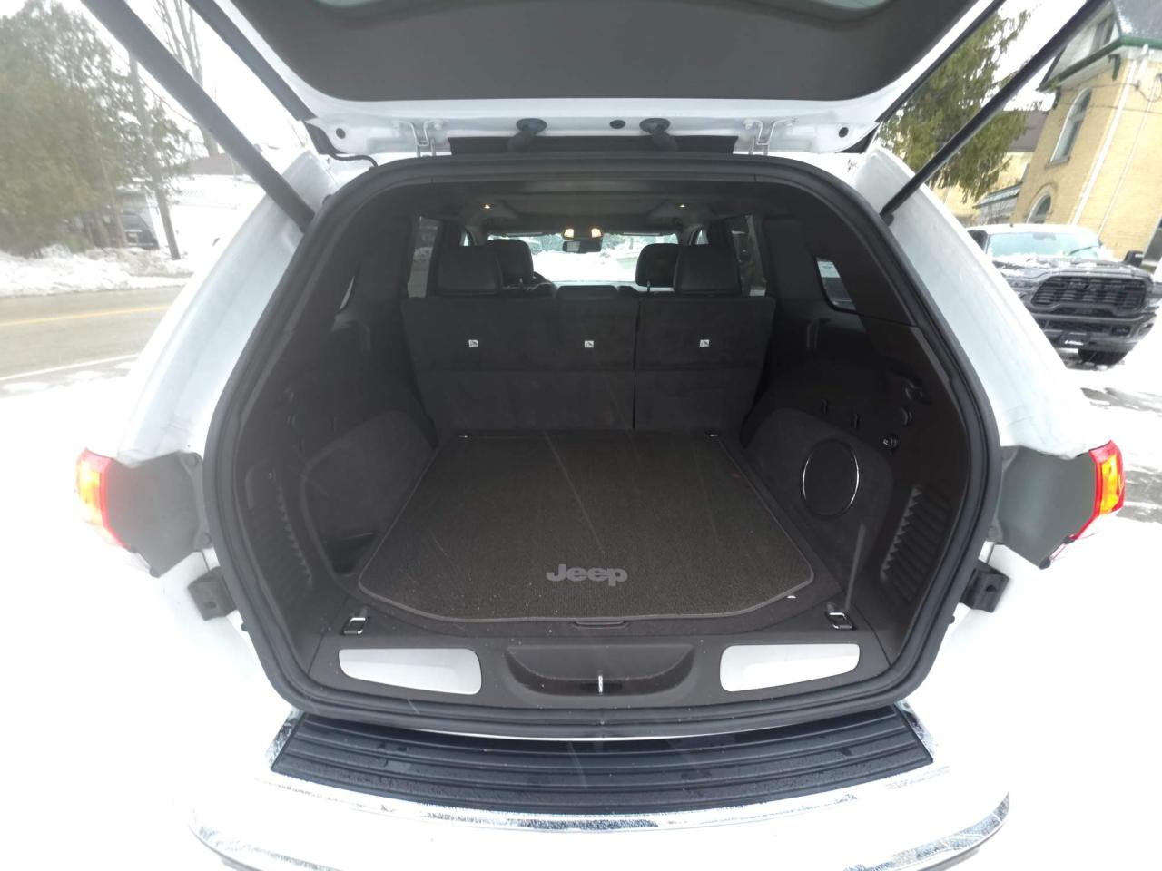 2016 Jeep Grand Cherokee Summit 4X4! 5.7L HEMI! LOW KMS! Photo