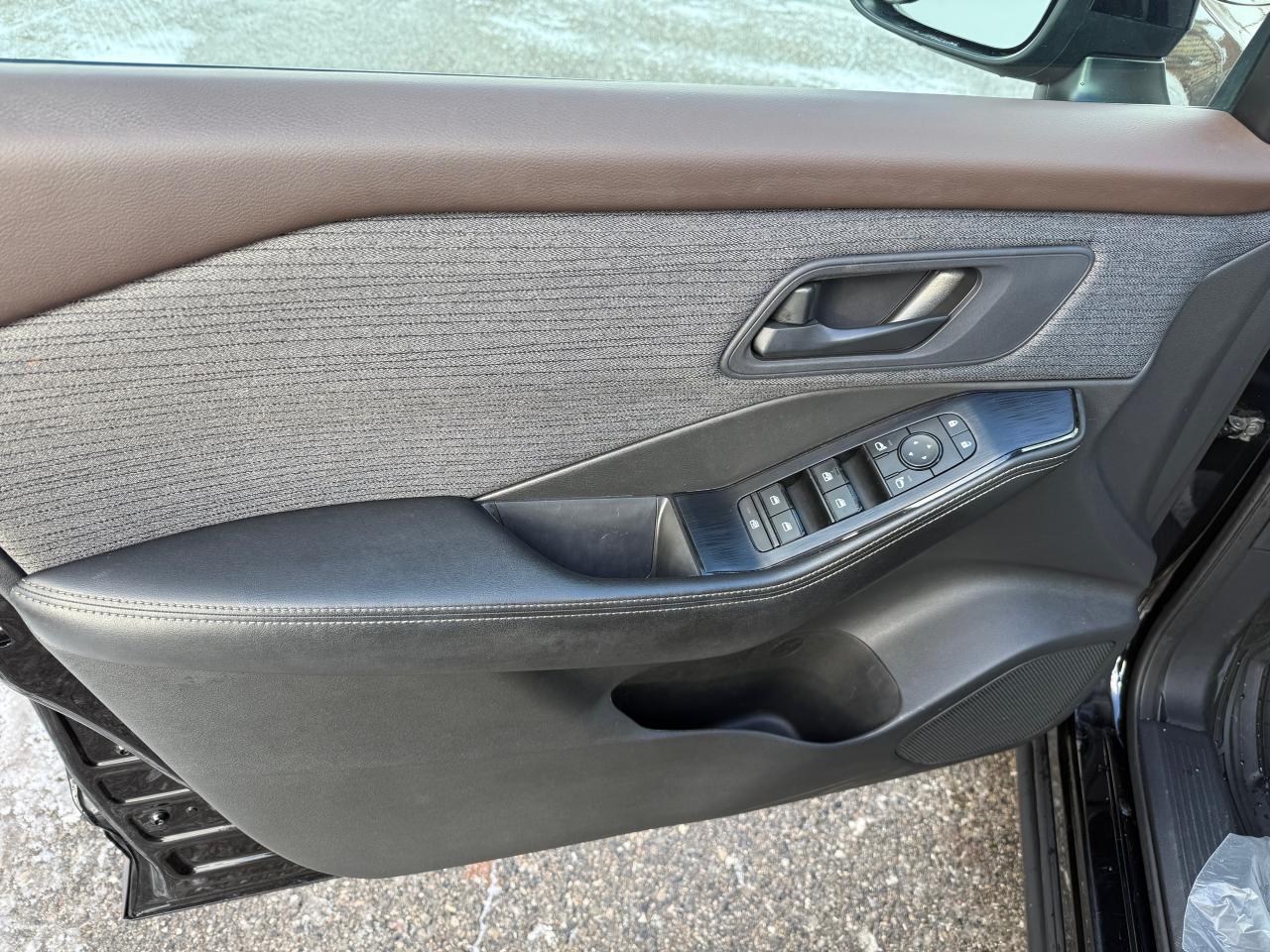 2022 Nissan Rogue S - Photo #9