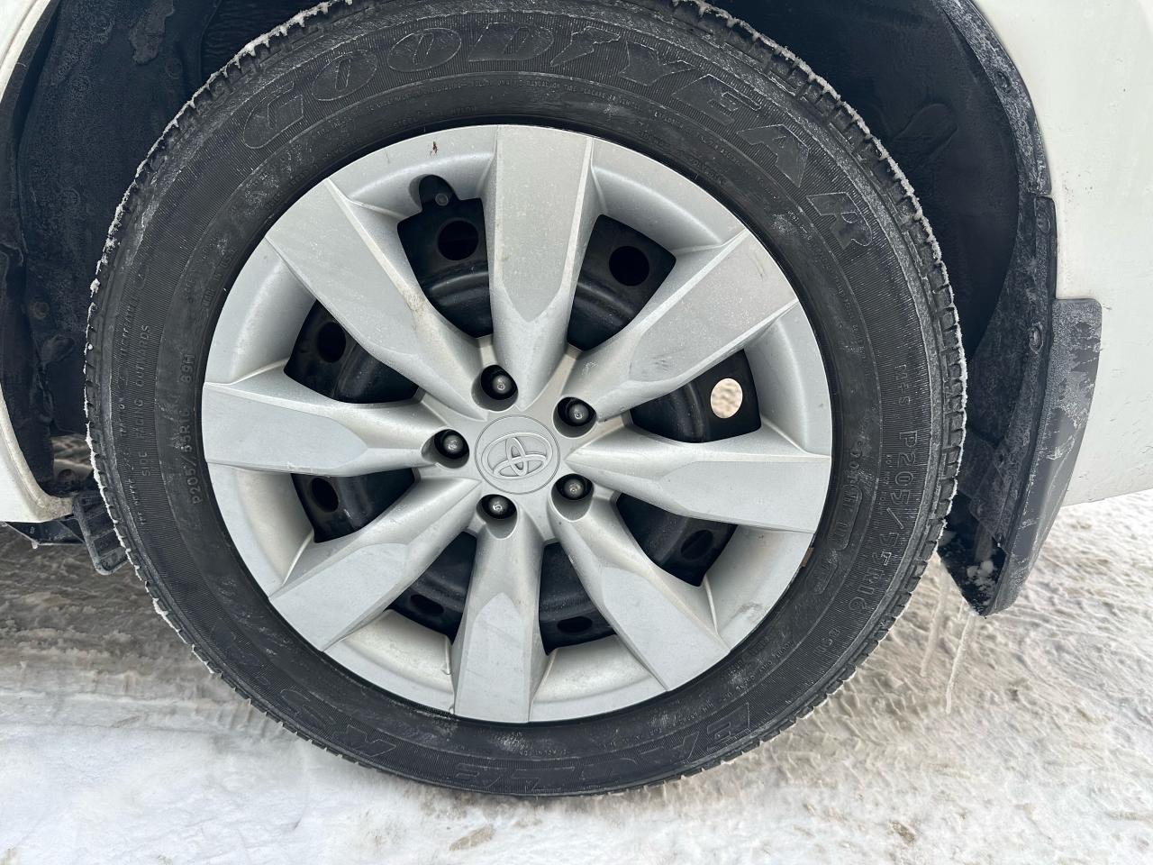 2014 Toyota Corolla 4DR SDN AUTO - Photo #4