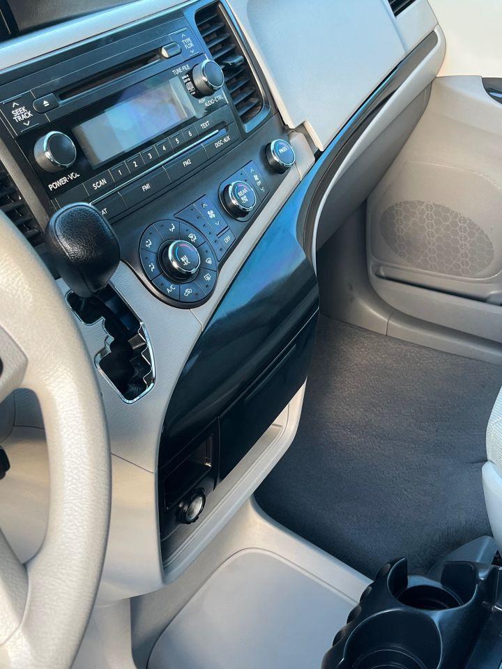 2011 Toyota Sienna 7 SEATS MINIVAN -MINT CONDITION-CLEAN TITLE & MORE Photo