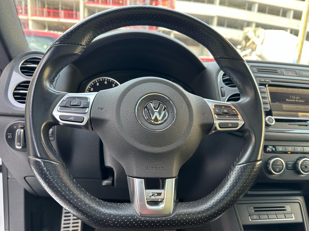 2015 Volkswagen Tiguan R LINE - Photo #9