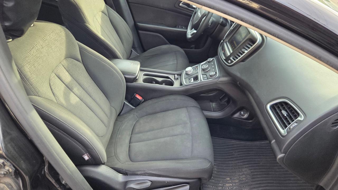 2016 Chrysler 200 Limited - Photo #8