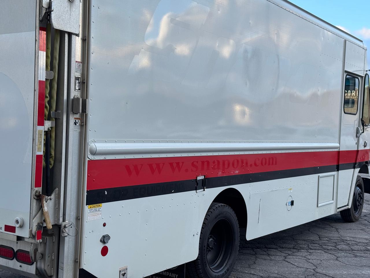 2016 Freightliner MT45 Chassis **6.7L CUMMINS MOTOR** - Photo #15