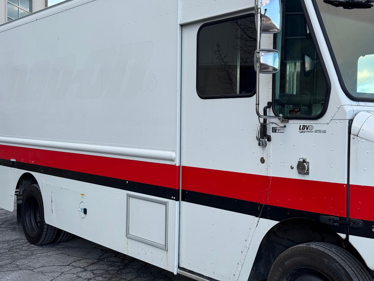 2016 Freightliner MT45 Chassis **6.7L CUMMINS MOTOR** Photo