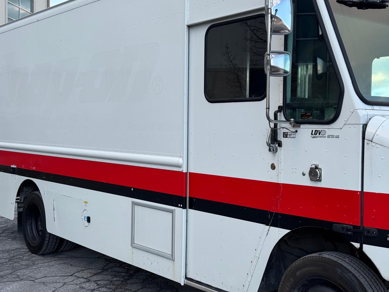 2016 Freightliner MT45 Chassis **6.7L CUMMINS MOTOR** - Photo #14