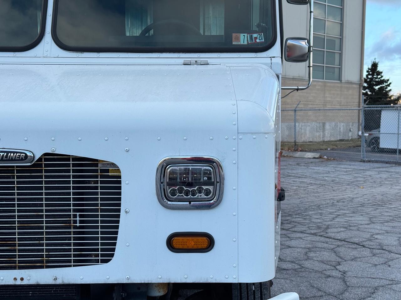 2016 Freightliner MT45 Chassis **6.7L CUMMINS MOTOR** - Photo #12