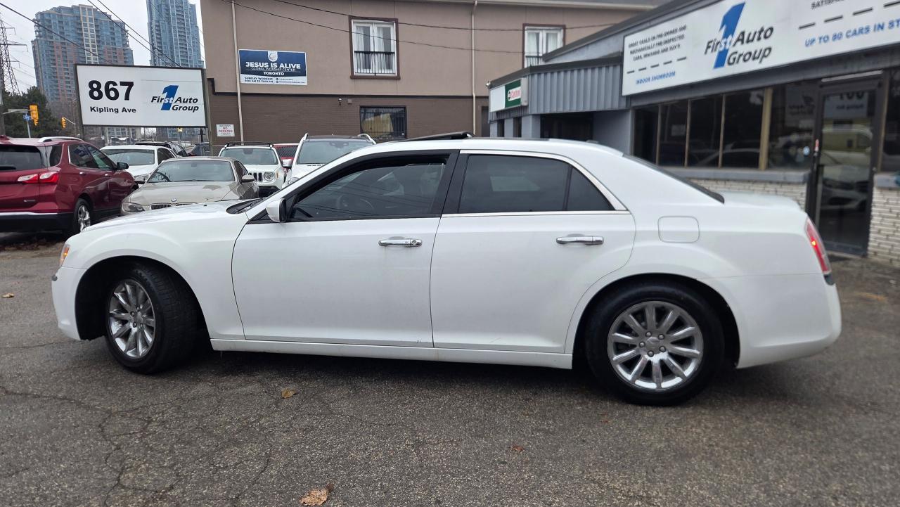 2013 Chrysler 300 300C Hemi - Photo #2