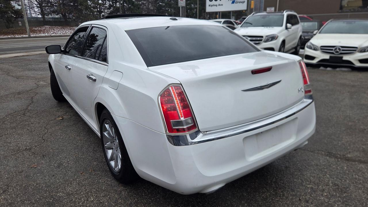 2013 Chrysler 300 300C Hemi - Photo #3
