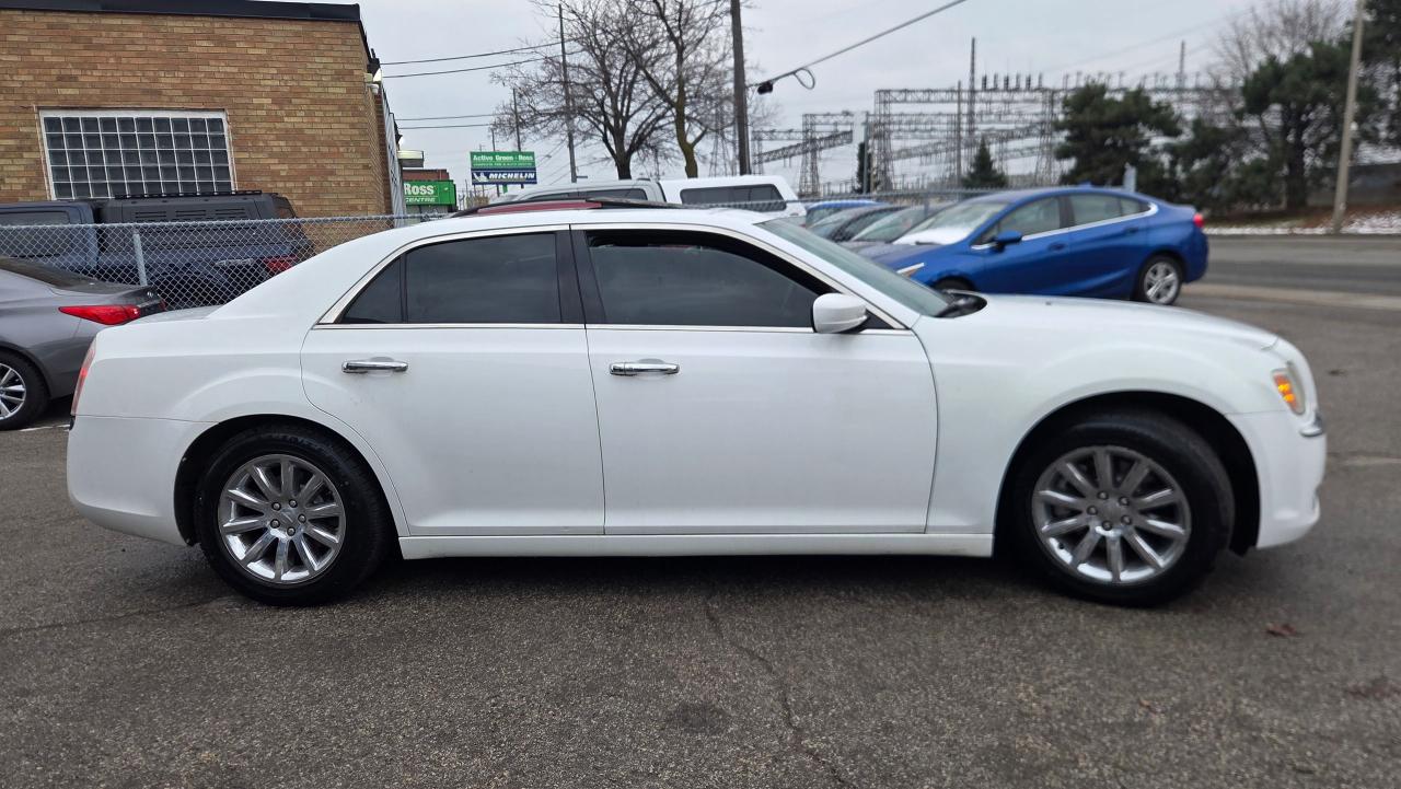 2013 Chrysler 300 300C Hemi - Photo #5