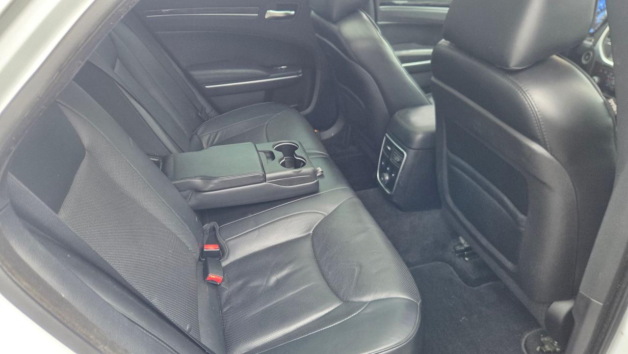 2013 Chrysler 300 300C Hemi - Photo #9