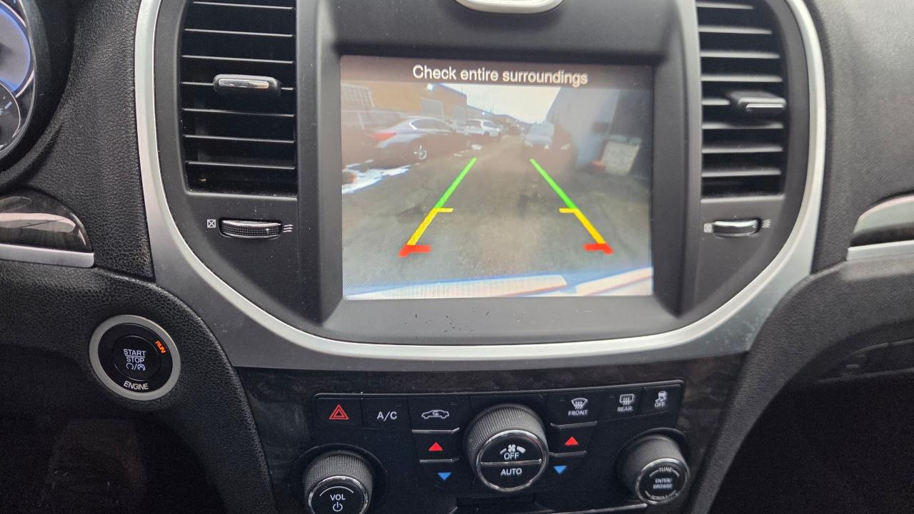 2013 Chrysler 300 300C Hemi - Photo #14