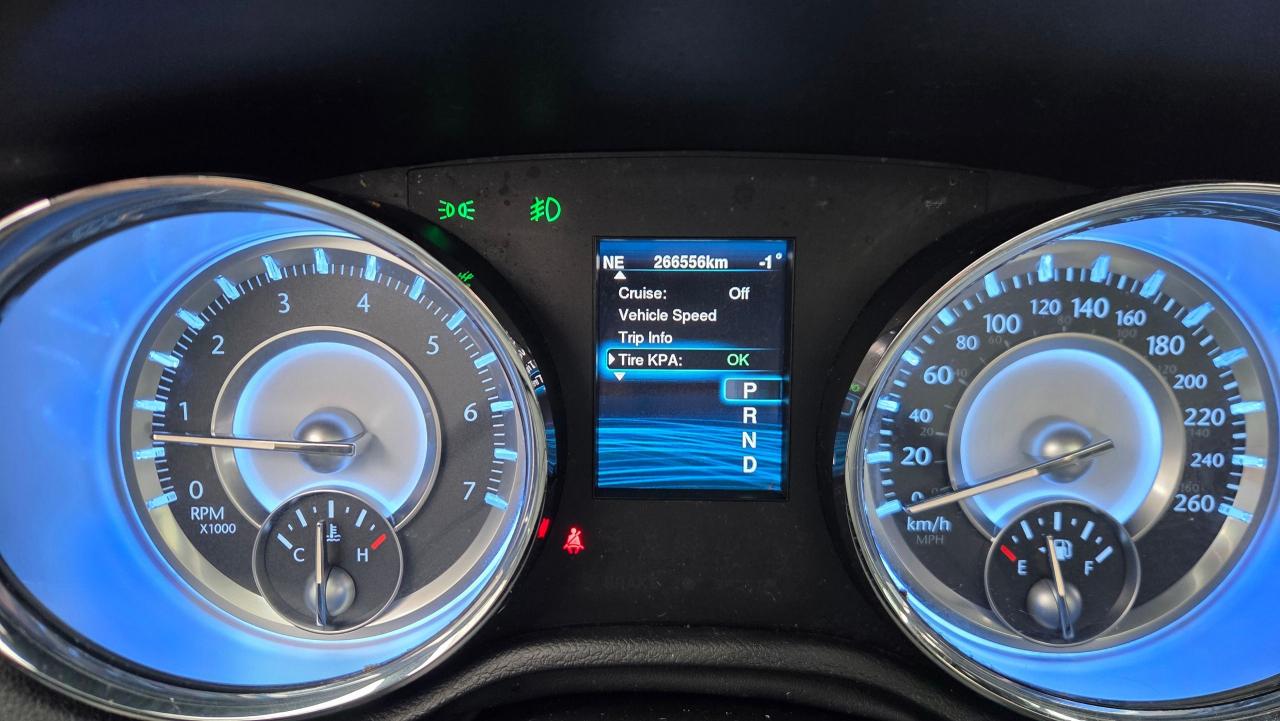 2013 Chrysler 300 300C Hemi - Photo #16