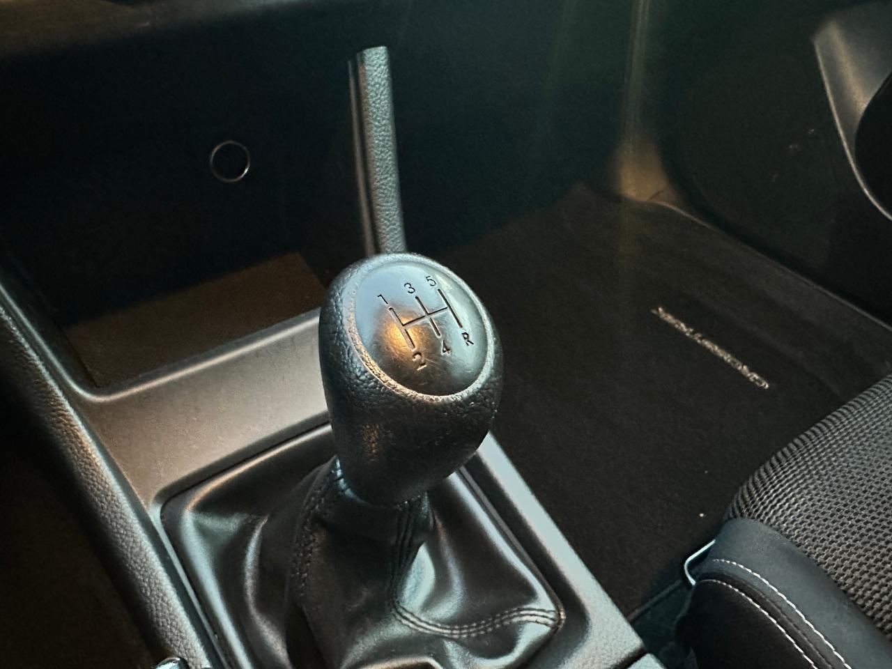 2014 Subaru XV Crosstrek 2.0i/SportPack 5Speed HTD-Cloth A/C FM CD Alloys Photo