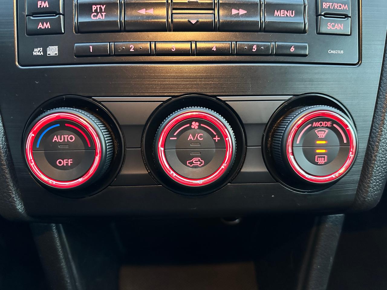 2014 Subaru XV Crosstrek 2.0i/SportPack 5Speed HTD-Cloth A/C FM CD Alloys Photo