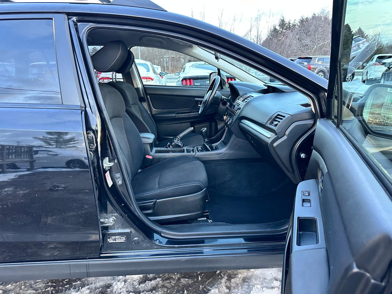 2014 Subaru XV Crosstrek 2.0i/SportPack 5Speed HTD-Cloth A/C FM CD Alloys Photo